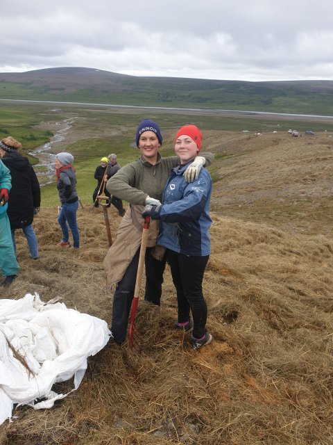 Líf og fjör við rúlludreifingu í júlí!