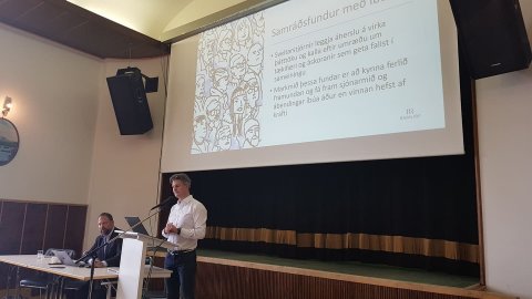 Jón Hrói Finnsson og Róbert Ragnarsson ráðgjafar stýrðu íbúafundunum.